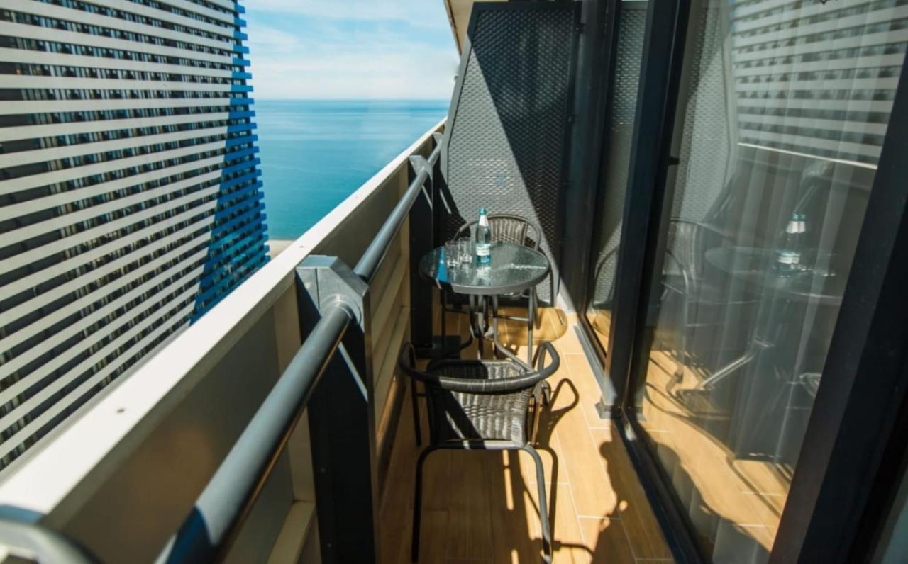 Batumi Beach Side & Sea View Aparthotel Dış mekan fotoğraf